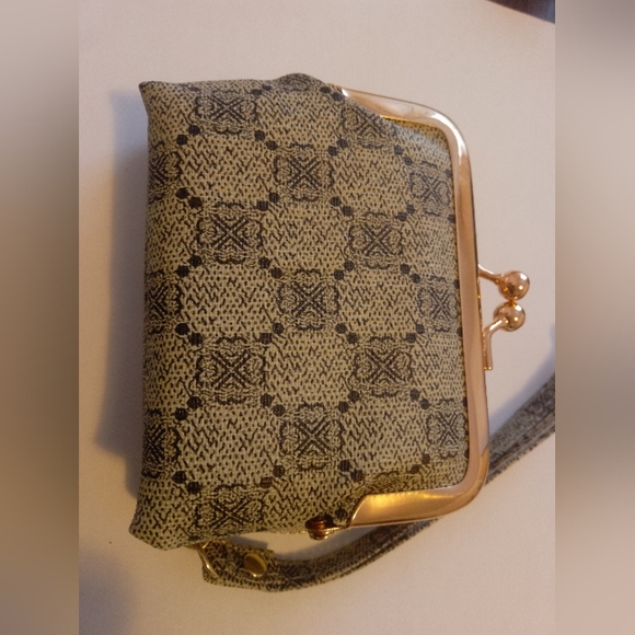 New Wallet Women's Wrist Strap - Picture 4 of 7